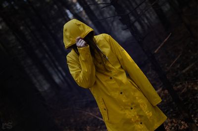 . raincoats won't stop the tears wetting the cheeks / Menschen  Fotografie von Fotograf Ruinenstaat ★4 | STRKNG