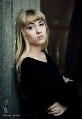 daydreamer / Portrait  photography by Model Madame Wallace ★4 | STRKNG