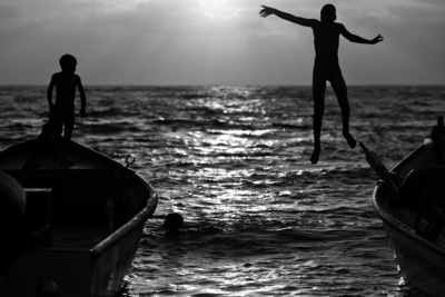 flying kids / Menschen  Fotografie von Fotograf Victor Bezrukov ★6 | STRKNG