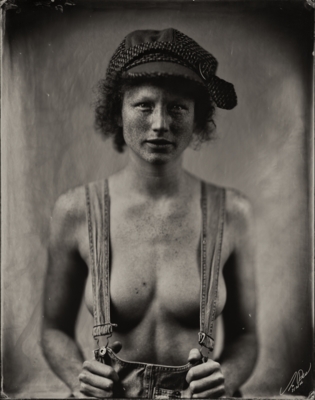 The female worker / Portrait  Fotografie von Fotograf Andreas Reh ★82 | STRKNG