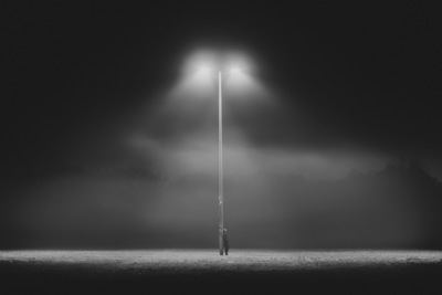 Waiting For The Night / Schwarz-weiss  Fotografie von Fotograf Marcus Engler ★22 | STRKNG