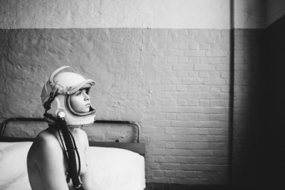 So far / Schwarz-weiss  Fotografie von Model Jott ★46 | STRKNG