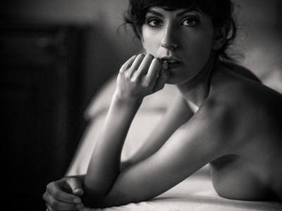 Jacqueline / Schwarz-weiss  Fotografie von Fotograf Lukas Wawrzinek ★39 | STRKNG