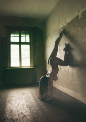 wrong way / Nude  Fotografie von Model KathaStrophe ★22 | STRKNG