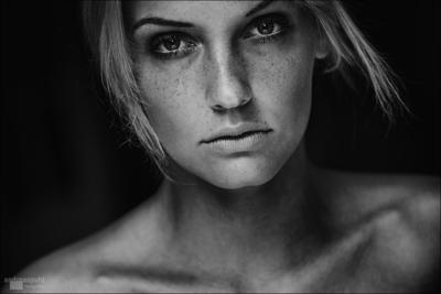 distant thunder / Portrait  photography by Photographer Andreas Puhl ★105 | STRKNG