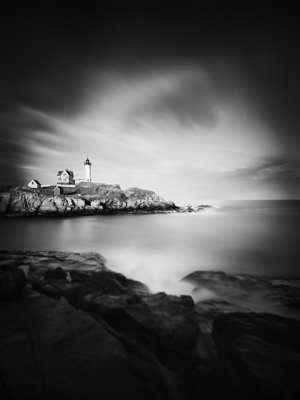 Nubble Light - Cape Neddick Lighthouse. Cape Neddick Lighthouse, York Maine, USA 2014. / Fine Art  Fotografie von Fotograf Thibault ROLAND ★5 | STRKNG