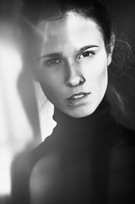 Regina / Portrait  photography by Photographer Thomas Ruppel ★25 | STRKNG