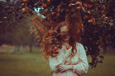 Der Apfeltraum / Conceptual  photography by Model Marilla Muriel ★87 | STRKNG