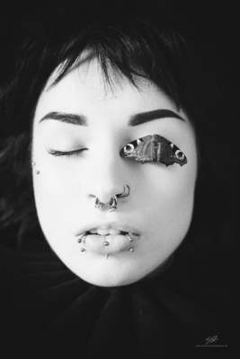 Black and White  photography by Model Triz Täss ★38 | STRKNG