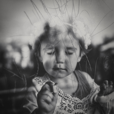 &quot;Als Kind ist jeder ein Künstler. Die Schwierigkeit liegt darin, als Erwachsener einer zu bleiben.&quot; / Portrait  photography by Photographer Steffi Atze ★15 | STRKNG