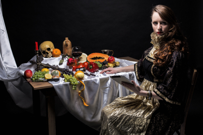 Noble chatelaine with wine and apples (Vanitas 4) / Still-Leben  Fotografie von Fotograf Christian Schulz | STRKNG