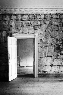 ghost passing through / Schwarz-weiss  Fotografie von Fotografin Manja Peeters ★2 | STRKNG