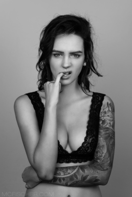 Black and White  photography by Model Jessica Drew ★77 | STRKNG