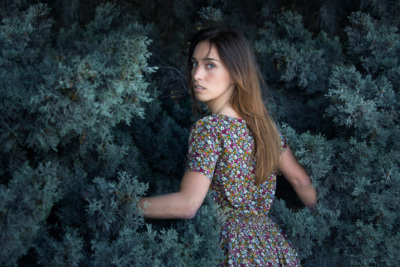 In the green garden / Portrait  Fotografie von Fotografin Alessandra Scalogna ★14 | STRKNG