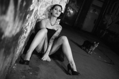 Jules &amp; Cat / Night  photography by Photographer Marc | STRKNG