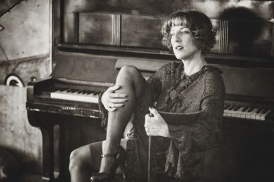 Madame au Piano / People  photography by Photographer gilles ★7 | STRKNG