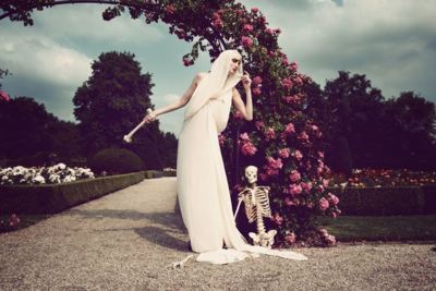 in the garden / Conceptual  photography by Photographer Alte Eule Photography I Sarah Storch ★4 | STRKNG