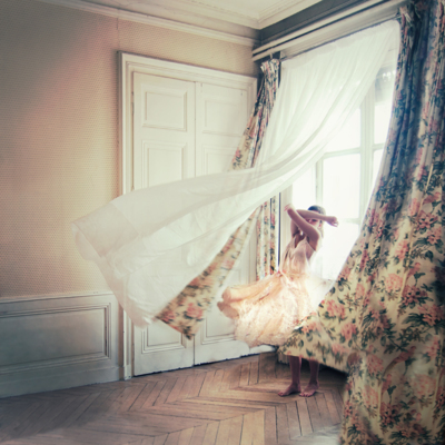 The violence behind / Fine Art  Fotografie von Fotografin Julie de Waroquier ★10 | STRKNG