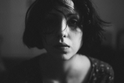 Half / Schwarz-weiss  Fotografie von Fotografin Bianca Serena Truzzi ★65 | STRKNG