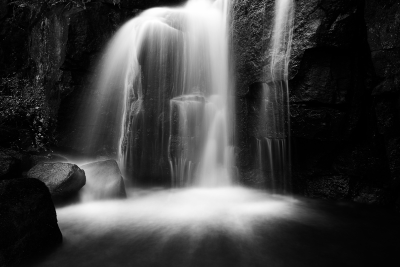 Dragons Teeth in the Falls - &copy; Andy Freer | Black and White