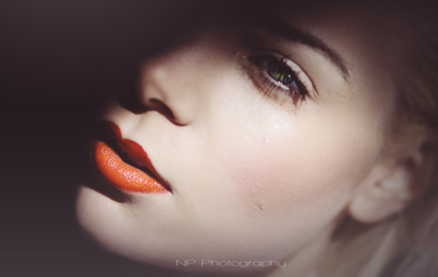 Der Zauber bleibt scheu / Portrait  photography by Photographer Bilderwelten NP Photography | STRKNG