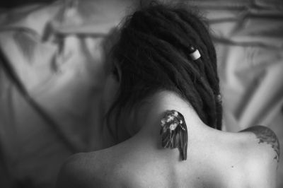 Nun schwingt er aus und tönt nicht mehr / Conceptual  photography by Model Peacocks feather ★39 | STRKNG