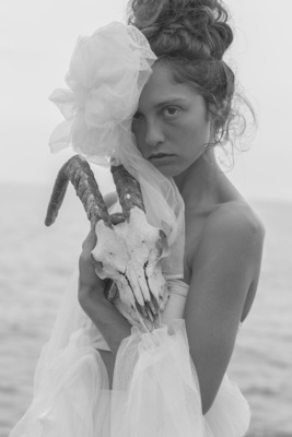 Voile de la mariée / Portrait  photography by Model Zoe ★21 | STRKNG