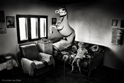 This Carousel / Schwarz-weiss  Fotografie von Fotograf Jochen van Eden ★2 | STRKNG