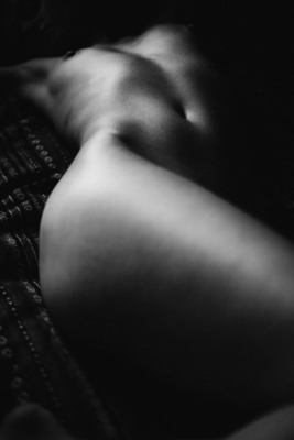 Körpersprache / Nude  Fotografie von Fotograf Sandrino Donnhauser ★11 | STRKNG