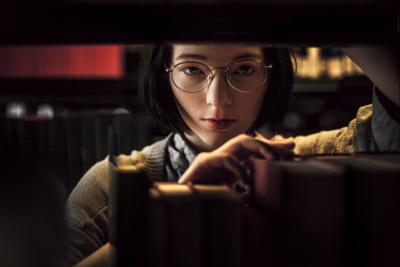 the librarian. / Portrait  photography by Photographer herz.mensch.fotografie ★40 | STRKNG