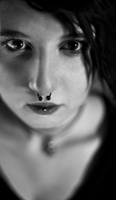 Meet Liz / Schwarz-weiss  Fotografie von Model Lia X ★3 | STRKNG