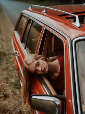 Julia / People  photography by Photographer Holger Nitschke ★75 | STRKNG