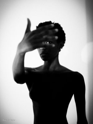 Shadow dress / Black and White  photography by Photographer Pedro El Bosque ★5 | STRKNG