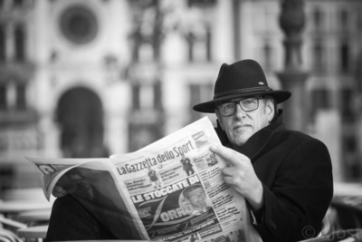 Newspaper / Menschen  Fotografie von Fotografin I. Jost | STRKNG