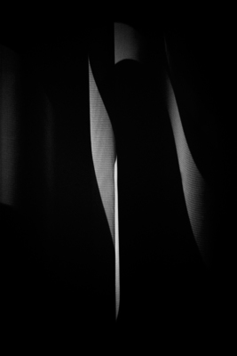 *** / from series Silence / Schwarz-weiss  Fotografie von Fotografin Elena Korn ★1 | STRKNG