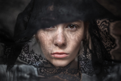 dont cover your face, because you are beautiful. / Portrait  photography by Photographer SCHABERNACK-FOTOGRAFIE ★41 | STRKNG