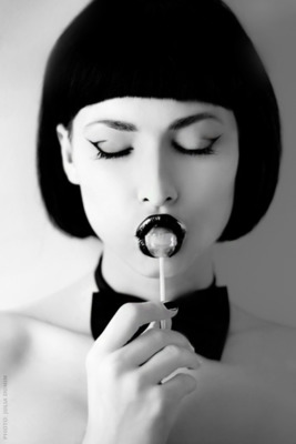 Dead Girls Taste / Portrait  photography by Photographer Julia Dunin Photography ★1 | STRKNG