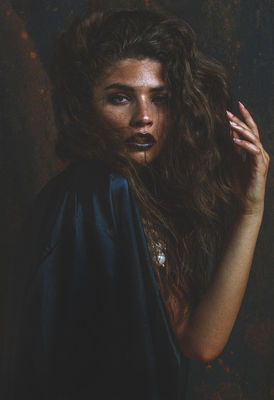 carmela. / Portrait  photography by Photographer Tatiana Minelli ★3 | STRKNG