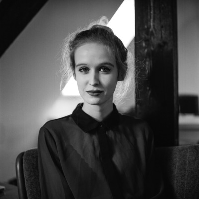 Claudia / Schwarz-weiss  Fotografie von Fotograf Sven Wagenfeld ★1 | STRKNG