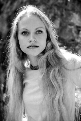 Annika / Schwarz-weiss  Fotografie von Fotograf Sven Wagenfeld ★1 | STRKNG