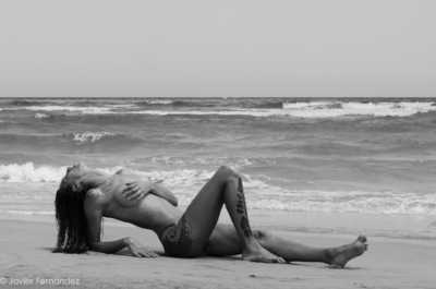 Lying in the beach / Nude  photography by Photographer Javier Fernández Photography | STRKNG