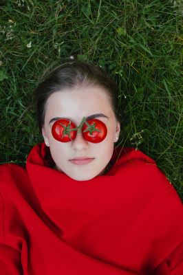 Tomaten auf den Augen / Konzeptionell  Fotografie von Fotografin Anke Doerschlen ★1 | STRKNG