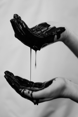 Black Hands / Fine Art  Fotografie von Fotografin tegukilina ★1 | STRKNG