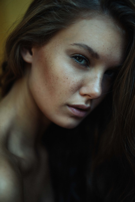 Kira / Portrait  photography by Photographer Gregory Steenbeek ★5 | STRKNG