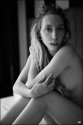 Longing / Black and White  photography by Model Somallie ★20 | STRKNG