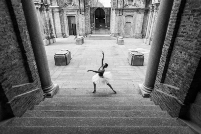 ballerina &amp; stairs / Performance  Fotografie von Fotograf claudiocavallin | STRKNG