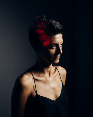 D red light / Portrait  Fotografie von Fotograf Nicolas Friess ★1 | STRKNG