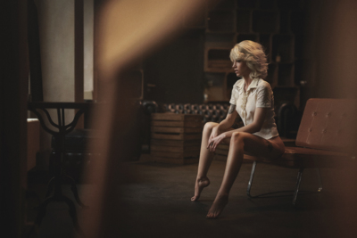 beauty on a chair / People  photography by Photographer Malandro Photodesign ★4 | STRKNG