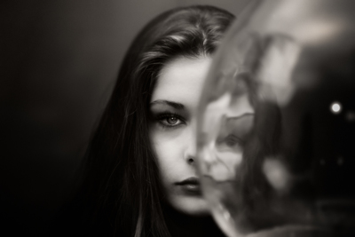 The Vial And The Substances / Fine Art  Fotografie von Model Chelsea ★6 | STRKNG