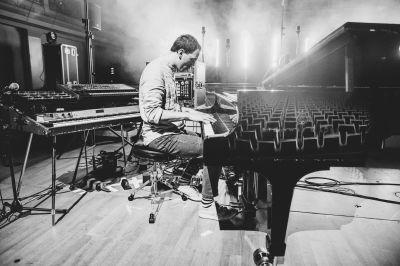 Martin Kohlstedt - Berliner Konzerthaus / Schwarz-weiss  Fotografie von Fotograf you feel me ★2 | STRKNG